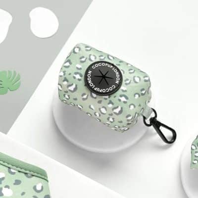 Cocopup London Bajspåsehållare Sage Leopard